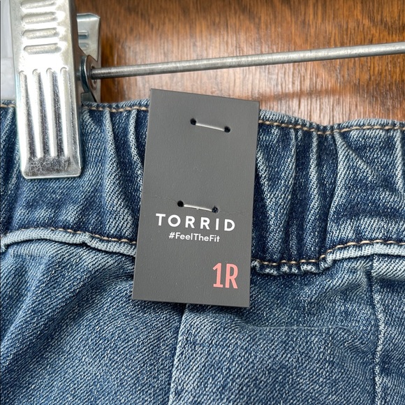 Torrid 1X Reg Blue Boyfriend Jeans with Drawstring NWT - Picture 3 of 5
